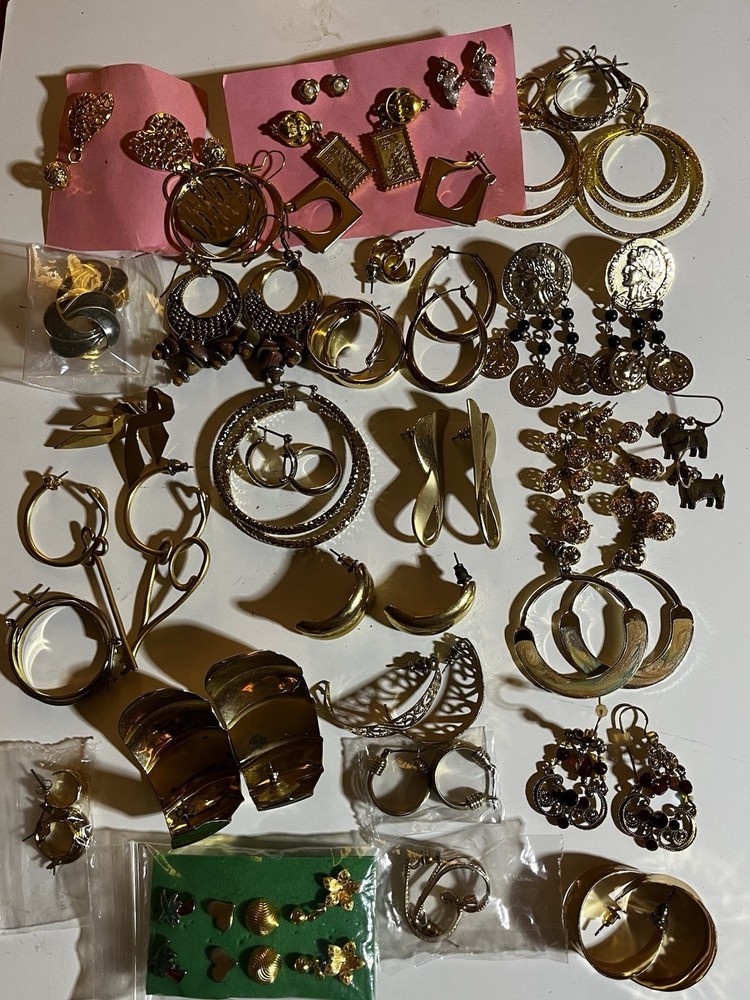 vintage pierced earring lot used Estate 30 Pairs Wearable Goldtone
