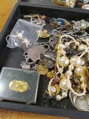 Vintage Mixed Lot Brooches & Pins, Metal Multicolor Costume Jewelry Watches
