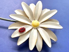 Vintage 1960s SANDOR Daisy Flower Brooch, Flower PIN,Retro Fashion,Collectible