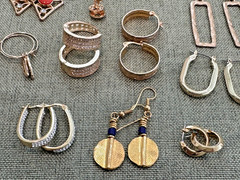 LOT OF 100+ VINTAGE GOLD TONE EARRING PAIRS FOR PIERCED EARS N189