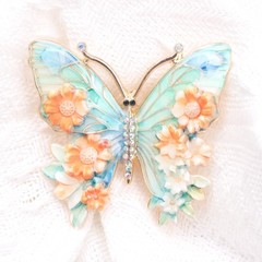 Vintage Style Pastel Butterfly Brooch: Decorative Jewelry Pin, Ideal Present