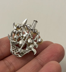 Vintage Retro silver Tone Faux Pearl Flora Bouquet basket Brooch Pin
