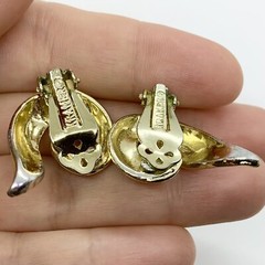 VTG EARRINGS KRAMER MODERNIST SWIRL THICK SHINY GOLD TONE HUGGIE CLIMBER CLIP