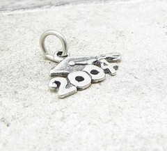 925 Sterling Silver 2004 Graduation Charm Pendant PT1109