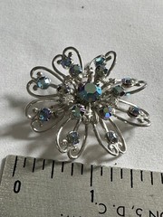 Vintage Stunning Aurora Crystal Glass flower Brooch Silver Tone B20