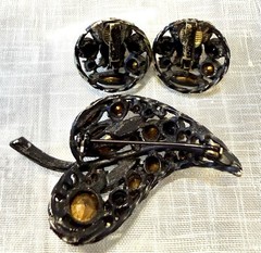 VTG.Black Japanned Rhinestone Brooch Clip Earring Set Pink Purple Green Navette