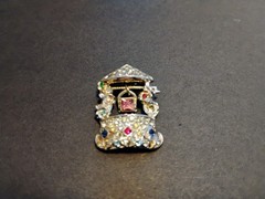 Vintage Rhinestone Wishing Well Pin Brooch Silver Tone 1.25″X1″ Unsigned