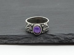 Vintage Silver Tone Purple Oval Cabochon Filigree Scroll Band Ring – Size 7.25