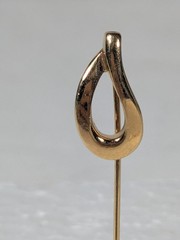 Vendome Stick Pin Gold Tone Tear Drop Flame 2.5″ Original End Cap 1980s