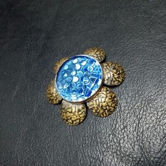 Vintage/Antique Flower Brooch Blue Glass C Clasp Brass. 8325