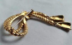 Vintage Knotted Cable Rope Double Dangle Tassel Charms Gold Tone Brooch Unsigned