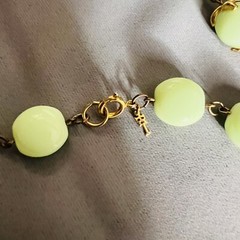 Crown Trifari Green Faux Jade Lucite Bead Beaded Long Gold Necklace 60s 36“ 1214