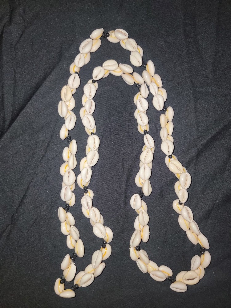 Vintage Cowrie Shell Wooden Beads Lei Necklace 1970s Bohemian 21 In