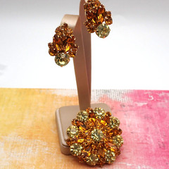 Vtg 1950’s La Roco Lemon Yellow Orange Rhinestone Flower Gold Tone Pin Earrings