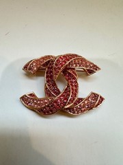 CHANEL Pink Ombre Crystal CC Brooch Gold Tone Made in Italy