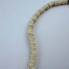 Vintage Hawaiian Puka Shell Bead Necklace 70’s Barrel Clasp 15.5 In