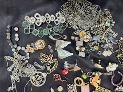 Vintage Broken Jewelry Lot Rhinestone Craft Wear Repair Harvest 1lb 15oz