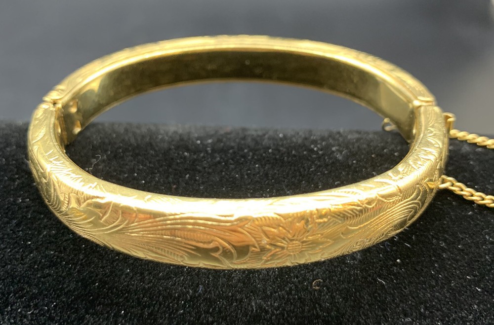 VINTAGE BRACELET GOLDTONE ETCHED FLORAL DESIGN WEAR TO ANY OCASSION 6 3/4” to 7”