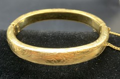 VINTAGE BRACELET GOLDTONE ETCHED FLORAL DESIGN WEAR TO ANY OCASSION 6 3/4” to 7”