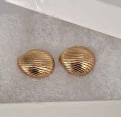 Vintage Monet Gold Tone Scallop Shell Clip On Earrings Coastal Chic Resort Beach