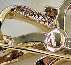 VTG GERRY’S Signed Gold Plated Ribbon Leaf Brooch Pin Openwork Clear CZ Crystals