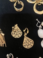 20 Pair Vintage Clip On EarRings Various Styles Colors Materials As Pictured 01