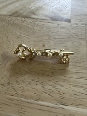 Beautiful Brooch Pin Gold Tone Faux Pearls Clear Rhinestones Key Shape 1 3/4″