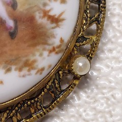 Vintage Porcelain Courting Couple Brooch Gold Tone Filigree Frame 4.5cm