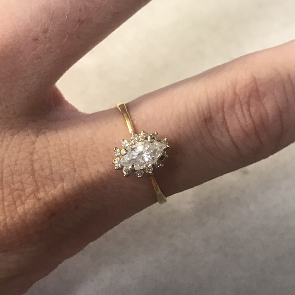 19k Yellow Gold 56pt Marquise Diamond Ring (C72)