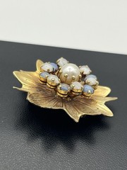 Gold tone blue rhinestone faux pearl flower brooch pin vintage