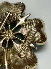 Sarah Coventry Flower Brooch Gold Tone Floral Pin and clip on earrings blue