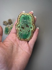 VTG VENDOME FAUX JADE GOLDTONE LARGE BROOCH & CLIP ON EARRINGS