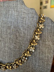Vintage Trifari Brass Toned Leaf & Rhinestone Flower Choker Necklace AS IS