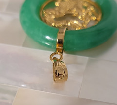Vintage Chinese 14K Gold Apple Jade Dragon Circle Pendant 4.5 Grams
