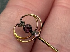 Antique 10K Gold Top Art Nouveau Purple Glass Stone Hat Pin Stick Pin Brooch
