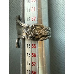 VTG WM. A.Rogers Oneida Silver plate Spoon Ring embossed floral Sz 7 Cottagecore
