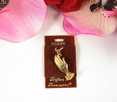 Give Me A HAND CHARM Vintage Trifles N’ Treasures Pendant New On Card Goldtone