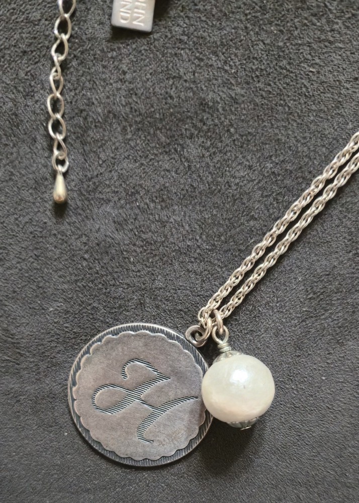 John Wind Sorority Gal Cotton faux Pearl Initial Necklace Letter H Silver tone