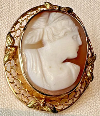 Vintage Cameo Shell 14K Gold Lady Portrait Pendant Brooch Pin 1 inch 4 gm