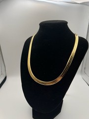 Vintage 1980’s-1990’s Herringbone Chain Necklace Gold-tone Clasp Closure Elegant