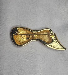 VINTAGE CAROLEE Bow American Flag Gold Tone Enamel Rhinestones Brooch