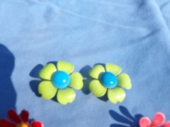 VTG 1960’s LOT OF 3 WOMEN’S ENAMEL METAL CLIP ON DAISY EARRINGS