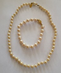 Signed matching Vintage Marvella necklace (15 in) and bracelet (7 in) set