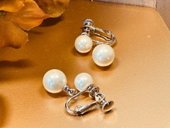 Vtg. Marvella Faux Pearl Drop & Button Gold &Silver Tone Screw Back Earrings