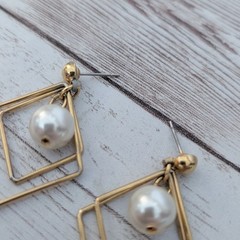 Vintage Earrings for Pierced Ears Gold Tone & Faux Pearl – Fair Condition