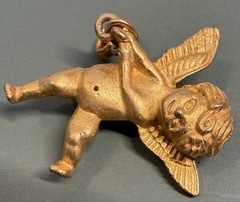 Beautiful Vintage Goldtone Angel Cherub Holding A Heart Brooch Pin