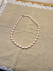 Vintage 1970s-1980s Light Pink Plastic Oval Barrel Bead Necklace