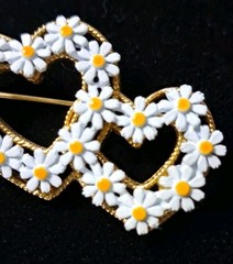 Vintage Daisy Flower Double Heart Brooch Pin Gold Tone Floral Jewelry Valentines
