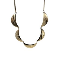 Vintage Gold Tone Scalloped Link Necklace Herringbone Chain 17 Inches Unsigned