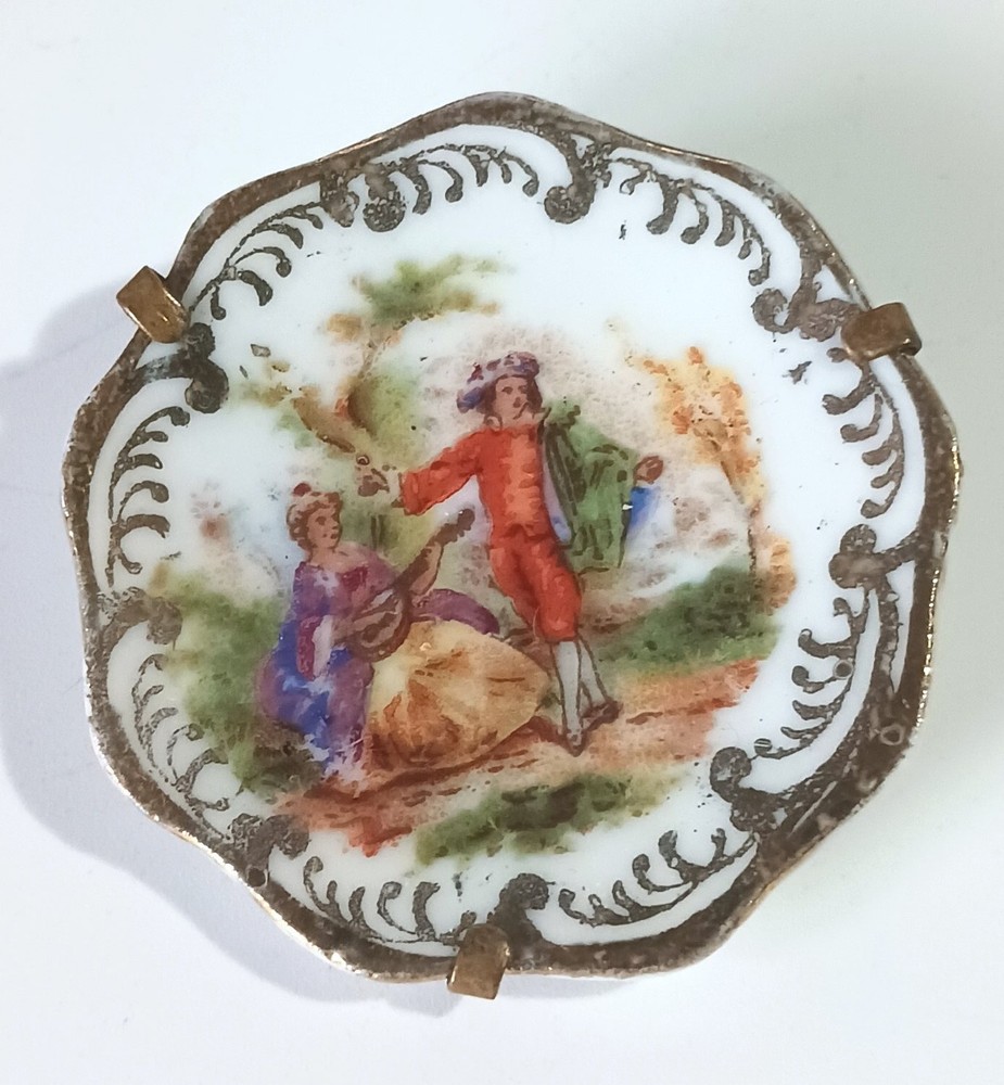 Vtg Limoges France Painted Porcelain Mini-Plate Brooch 1.75″ w/ Trombone Clasp